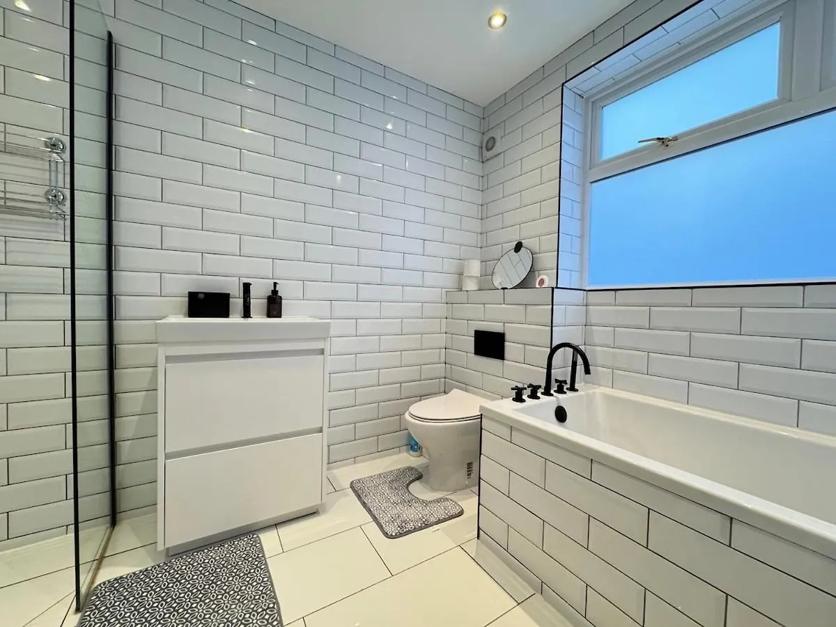 Modern 2 Bedroom Apartment - Near Hospital & Racecourse Ντόνκαστερ