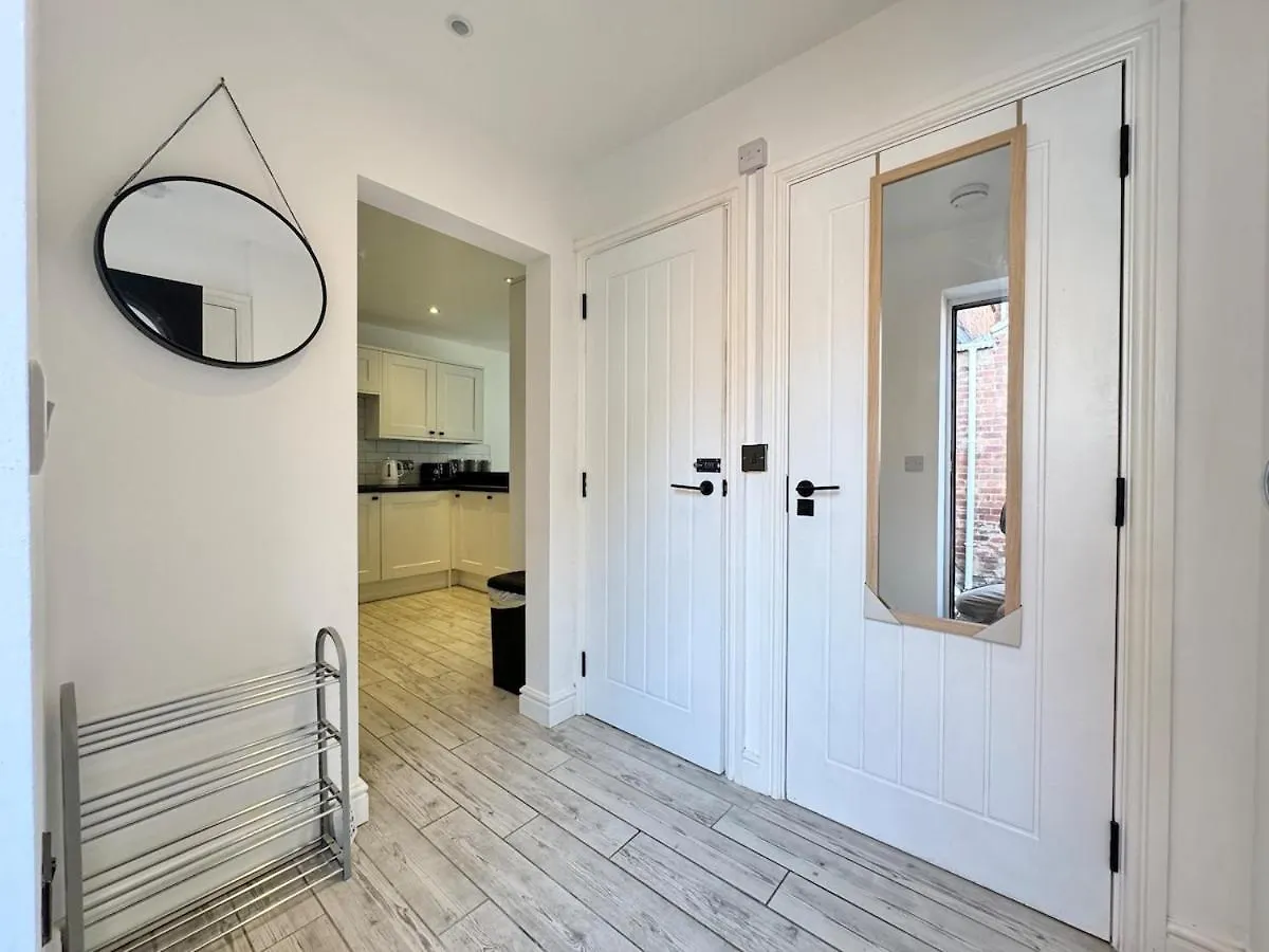 Modern 2 Bedroom Apartment - Near Hospital & Racecourse Ντόνκαστερ 0*,
