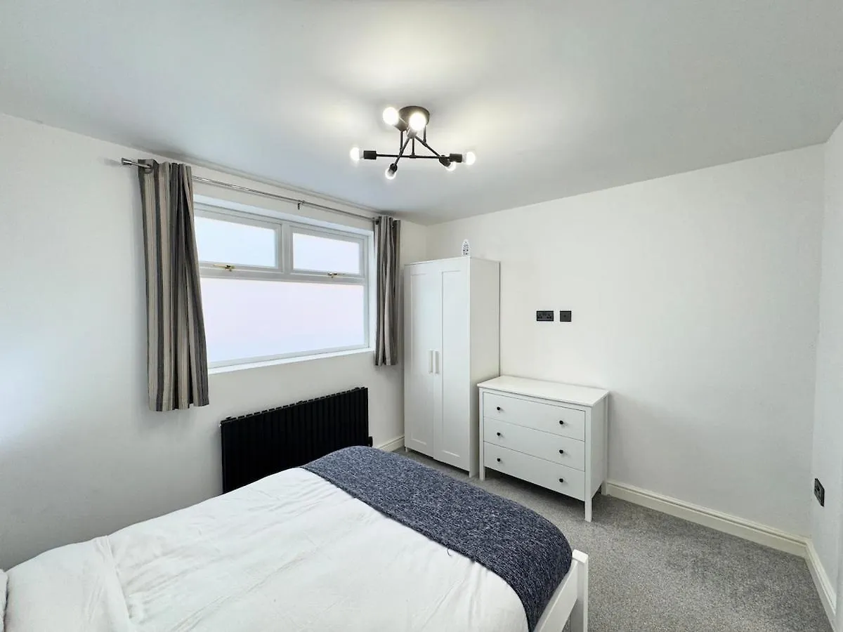 Modern 2 Bedroom Apartment - Near Hospital & Racecourse Ντόνκαστερ