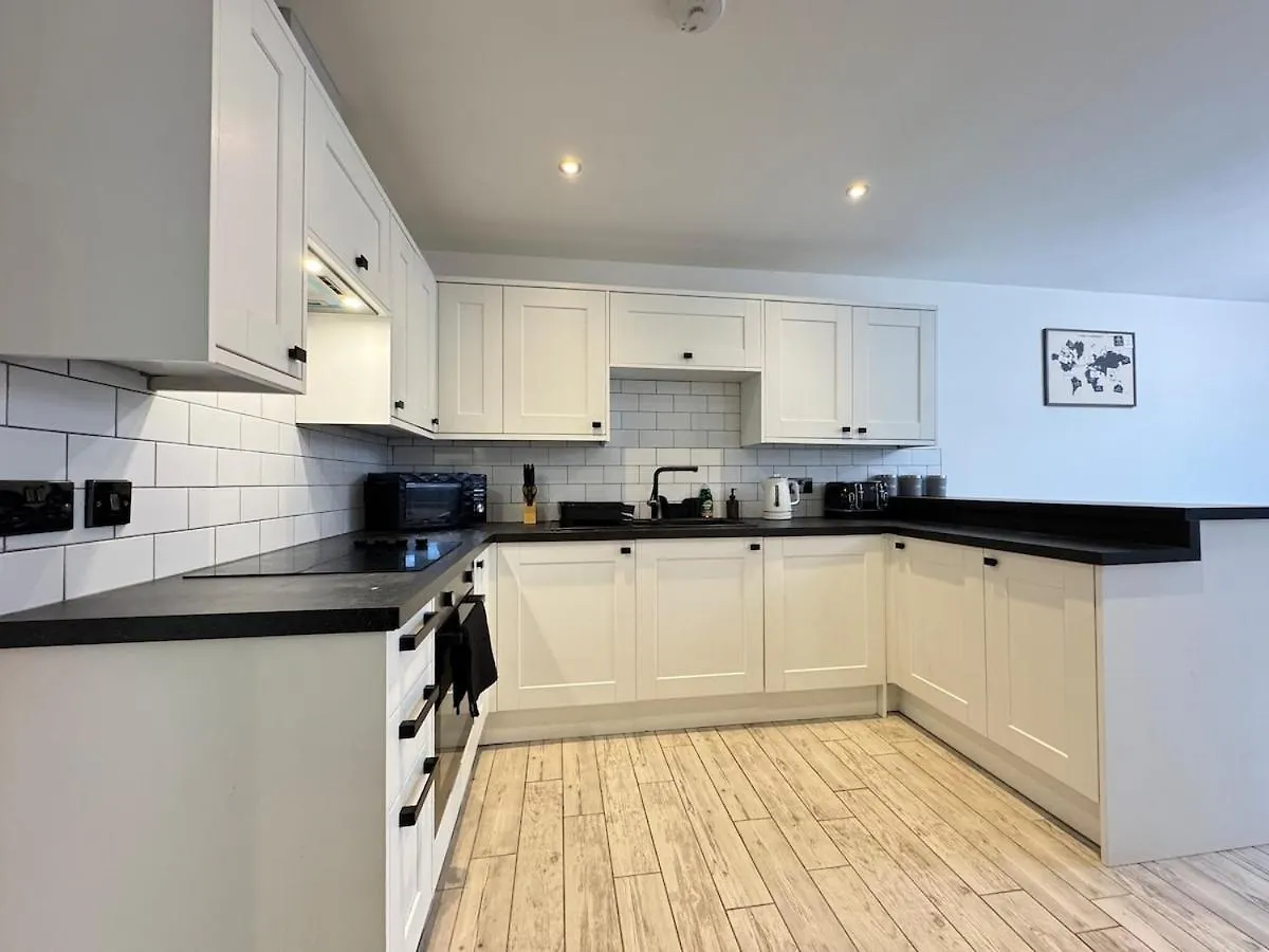 Modern 2 Bedroom Apartment - Near Hospital & Racecourse Ντόνκαστερ