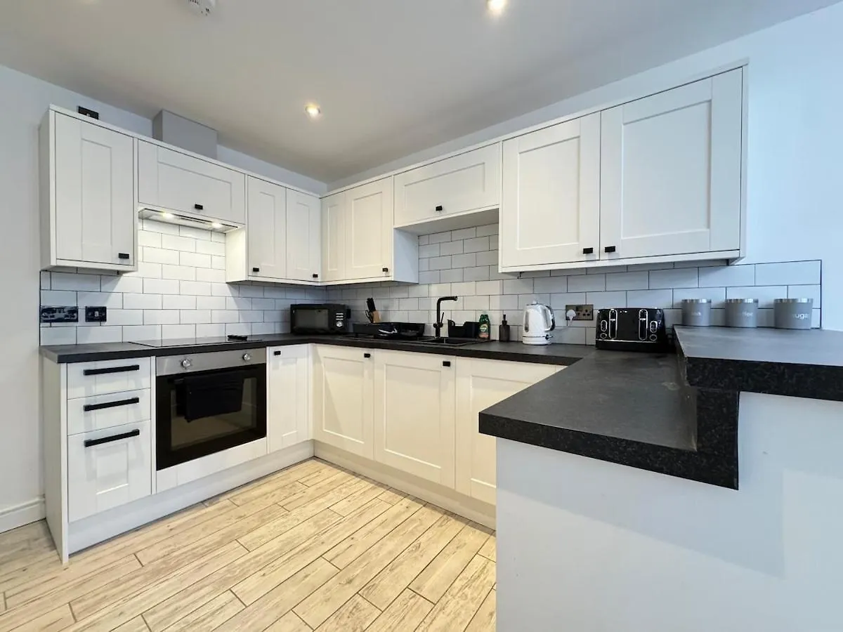 Modern 2 Bedroom Apartment - Near Hospital & Racecourse Ντόνκαστερ