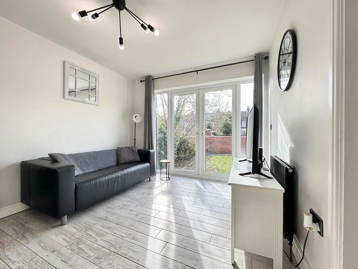 Modern 2 Bedroom Apartment - Near Hospital & Racecourse Ντόνκαστερ