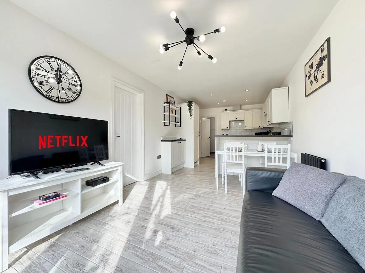 Modern 2 Bedroom Apartment - Near Hospital & Racecourse Ντόνκαστερ